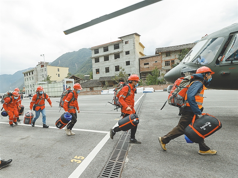 四川地震救援进展喜人，重建家园信心满怀