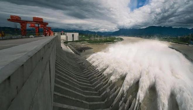 丹江碧波涌动，新水量盈满期待——大坝放水喜讯连连